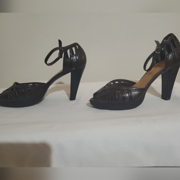 Basic Brown Heels - Picture 2 of 4